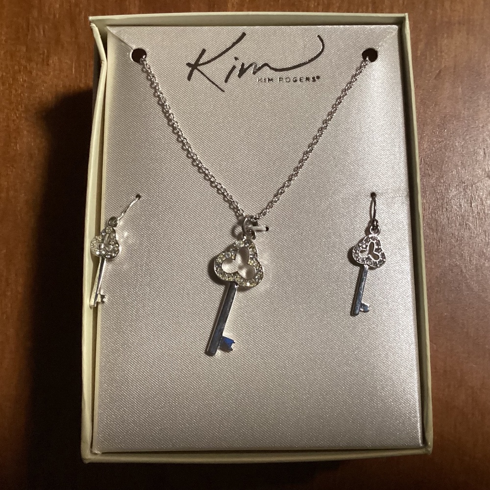 Kim Rogers Necklace and Earrings Set New in Box